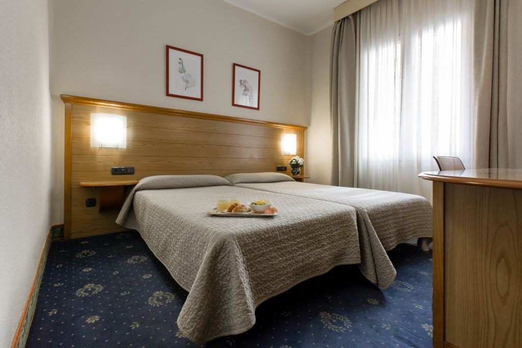 Negresco Gran Via Hotel Мадрид Екстериор снимка