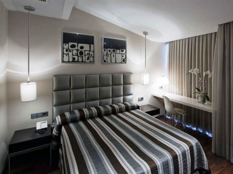 Negresco Gran Via Hotel Мадрид Екстериор снимка