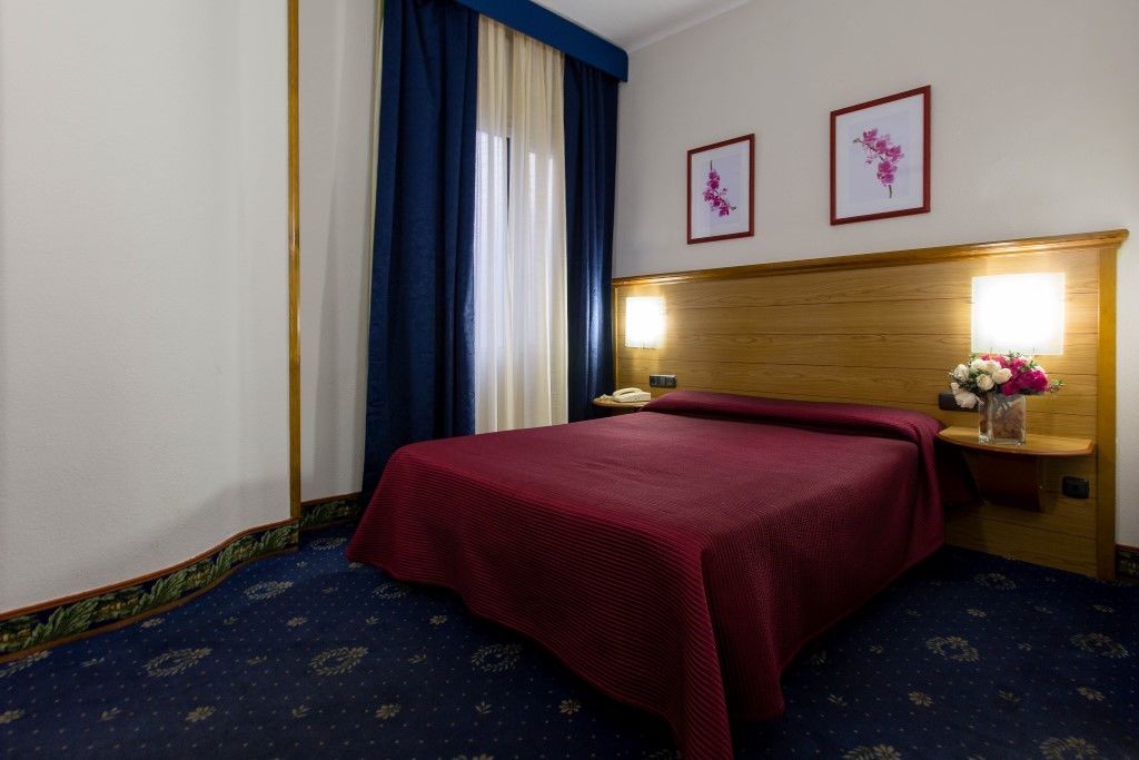 Negresco Gran Via Hotel Мадрид Екстериор снимка