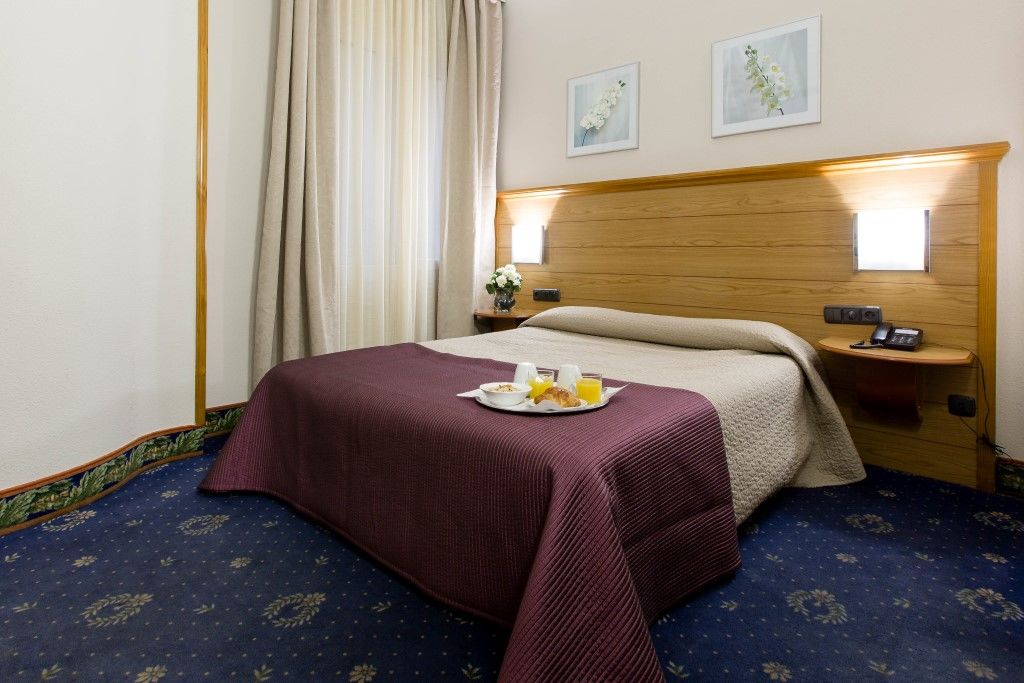 Negresco Gran Via Hotel Мадрид Екстериор снимка