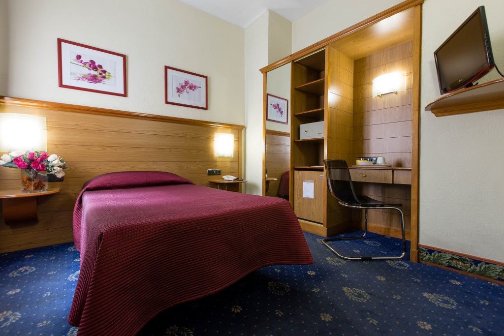Negresco Gran Via Hotel Мадрид Екстериор снимка