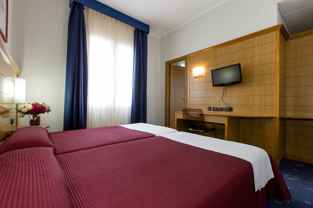 Negresco Gran Via Hotel Мадрид Екстериор снимка