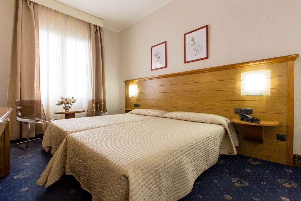 Negresco Gran Via Hotel Мадрид Екстериор снимка